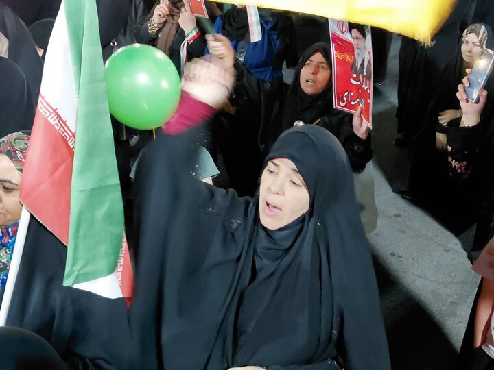 تصاویر/ حضور آحاد مختلف مردم در میدان امام خمینی ورامین