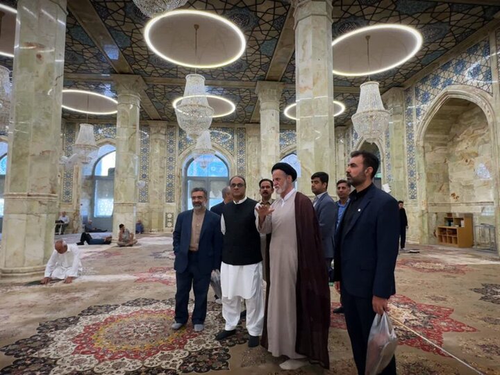 تشرف سفیر جدید پاکستان در ایران به زیارت حرم حضرت معصومه (س)