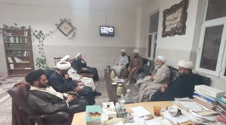 تصاویر/ نشست هم‌اندیشی جذب طلبه در مدرسه علمیه الغدیر نراق