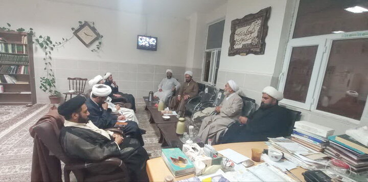 تصاویر/ نشست هم‌اندیشی جذب طلبه در مدرسه علمیه الغدیر نراق
