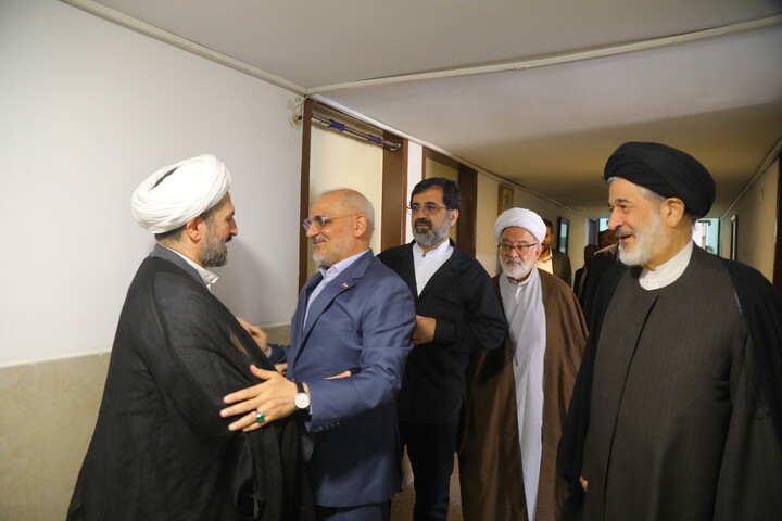 تصاویر / دیدار رئیس دفتر رئیس‌جمهور با آیت‌الله‌العظمی سبحانی