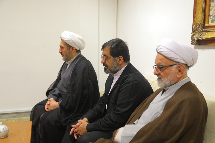 تصاویر / دیدار رئیس دفتر رئیس‌جمهور با آیت‌الله‌العظمی سبحانی