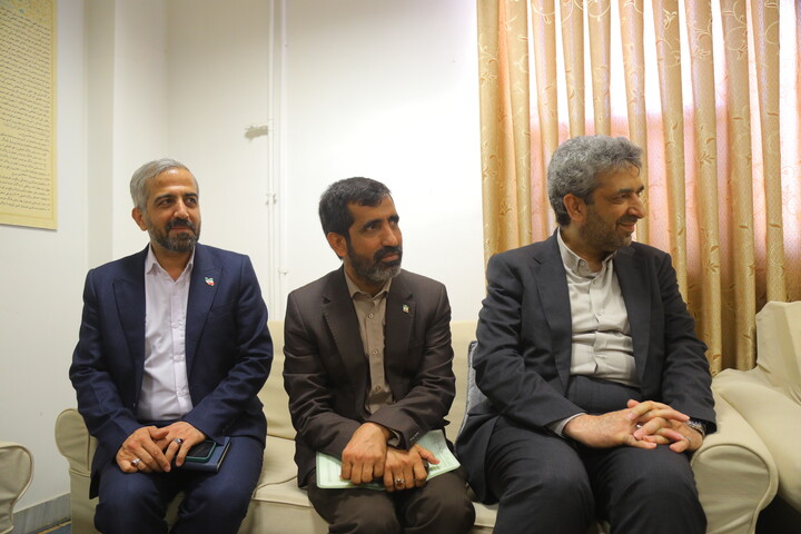 تصاویر / دیدار رئیس دفتر رئیس‌جمهور با آیت‌الله‌العظمی سبحانی