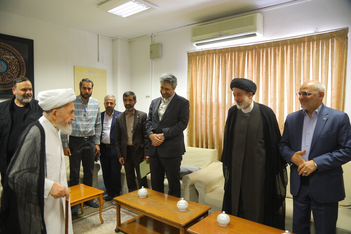 تصاویر / دیدار رئیس دفتر رئیس‌جمهور با آیت‌الله‌العظمی سبحانی