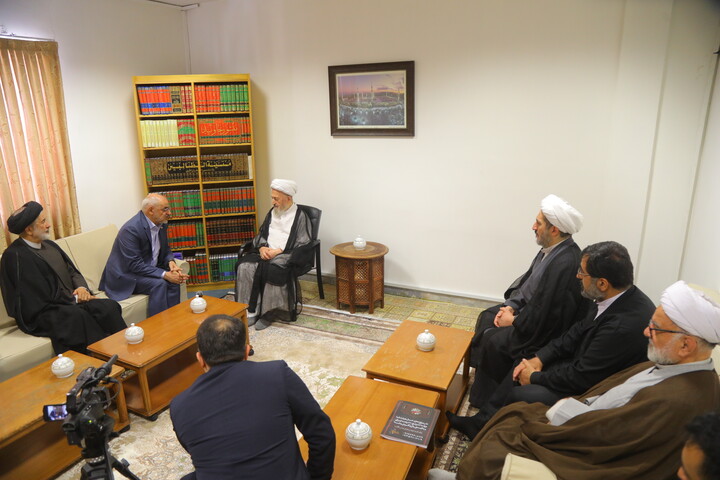 تصاویر / دیدار رئیس دفتر رئیس‌جمهور با آیت‌الله‌العظمی سبحانی