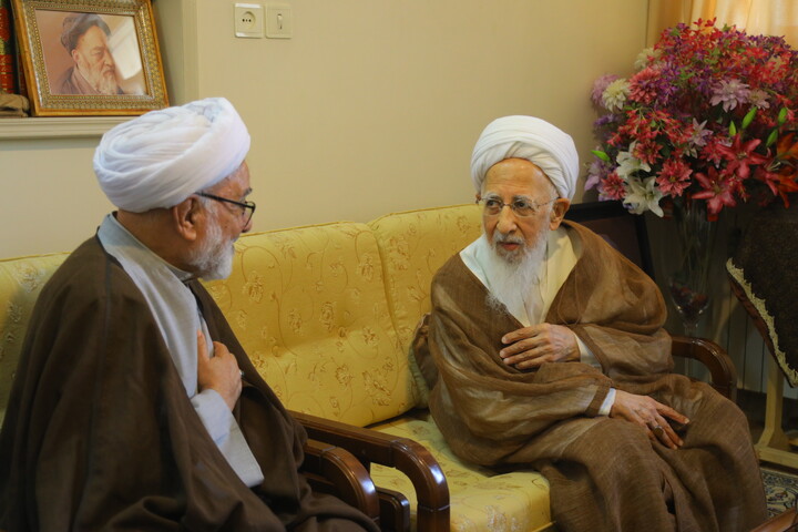تصاویر / دیدار رئیس دفتر رئیس‌جمهور با آیت‌الله‌العظمی جوادی آملی