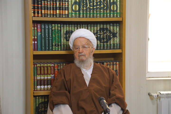 تصاویر / دیدار رئیس دفتر رئیس‌جمهور با آیت‌الله‌العظمی مکارم شیرازی
