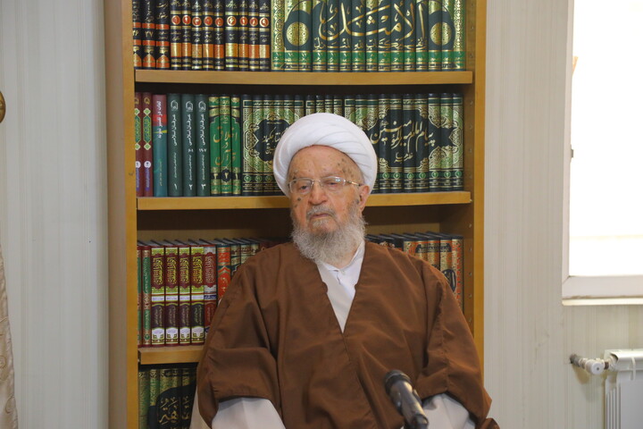 تصاویر / دیدار رئیس دفتر رئیس‌جمهور با آیت‌الله‌العظمی مکارم شیرازی