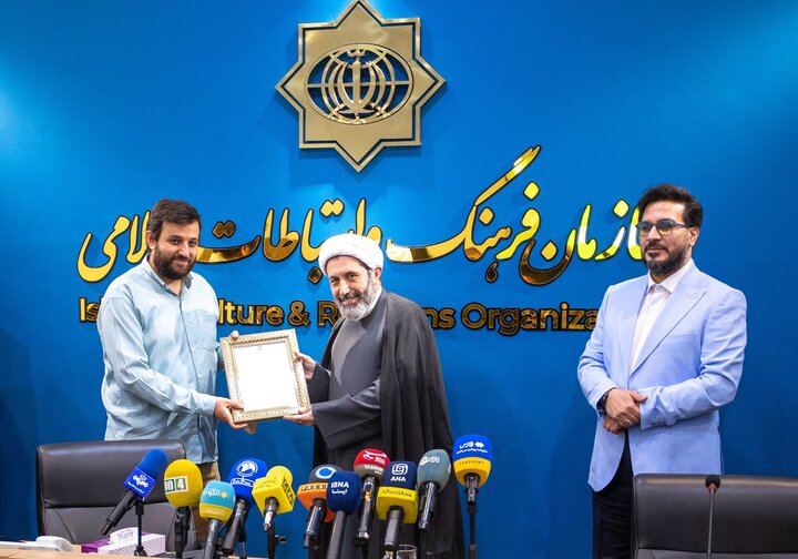 تصاویر/  نشست خبری پاسداشت دستاوردهای جهانی برنامه قرآنی محفل