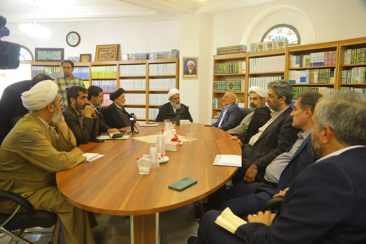 تصاویر / دیدار رئیس دفتر رئیس‌جمهور با آیت‌الله‌ فاضل لنکرانی