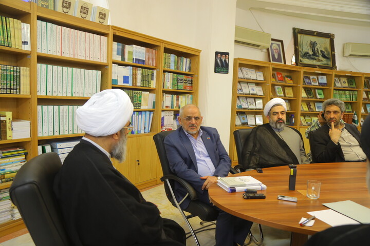 تصاویر / دیدار رئیس دفتر رئیس‌جمهور با آیت‌الله‌ فاضل لنکرانی