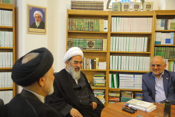 تصاویر / دیدار رئیس دفتر رئیس‌جمهور با آیت‌الله‌ فاضل لنکرانی