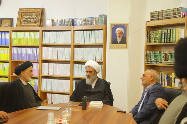 تصاویر / دیدار رئیس دفتر رئیس‌جمهور با آیت‌الله‌ فاضل لنکرانی