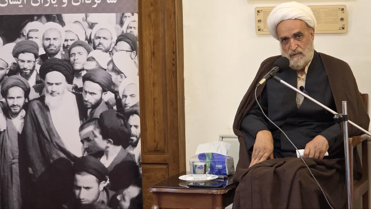 ضرورت شناساندن ابعاد شخصی امام خمینی(ره) به نسل امروز / هر سخن تفرقه‌افکنانه‌ای به سود دشمن است