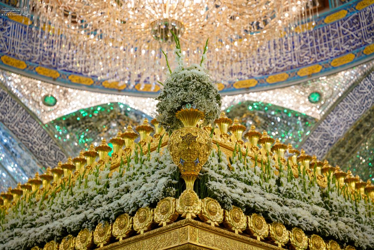 تقرير مصور | ضريح أمير المؤمنين (عليه السلام) تزيّن بأكاليل الورد ابتهاجاً بعيد الغدير