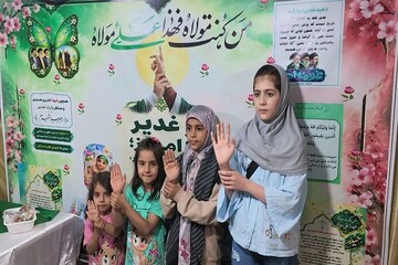 تبیین مفاهیم دینی و فرهنگ غدیر با بازی و مسابقه در موکب «طرح امین» کرمانشاه+عکس