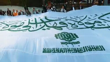 فیلم| برافراشته شدن پرچم حرم امیرالمؤمنین در ارومیه