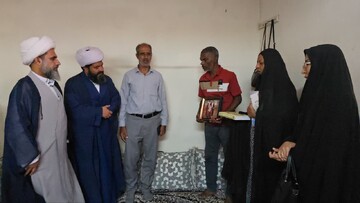 تقدیر از خانواده شهید اهل سنت از سوی حوزه علمیه