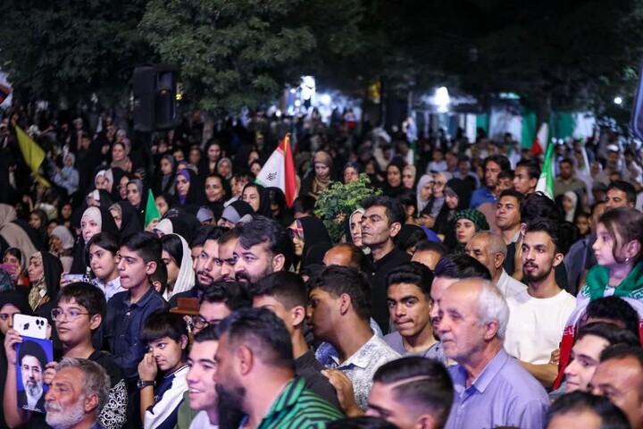تصاویر/حضور مردم سیرجان در شب نود و چهارم از جنگ رمضان