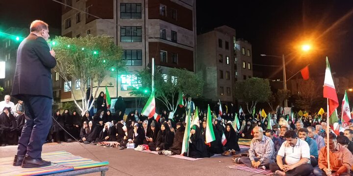 تصاویر/ تقدیر فرمانده سپاه تهران از حضور حماسی نمازگزاران مسجد المهدی(ع) در دفاع از انقلاب و وطن