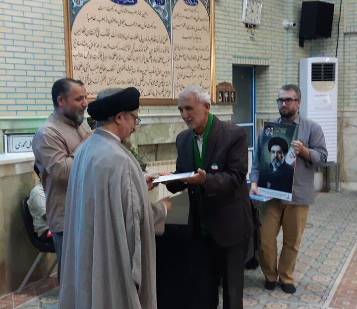 تصاویر/ تقدیر فرمانده سپاه تهران از حضور حماسی نمازگزاران مسجد المهدی(ع) در دفاع از انقلاب و وطن