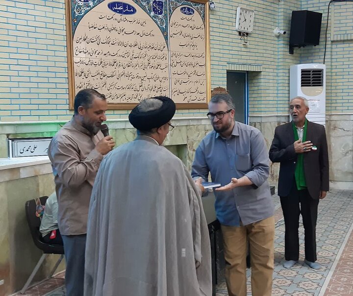 تصاویر/ تقدیر فرمانده سپاه تهران از حضور حماسی نمازگزاران مسجد المهدی(ع) در دفاع از انقلاب و وطن