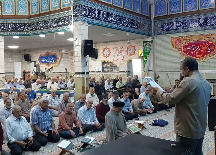تصاویر/ تقدیر فرمانده سپاه تهران از حضور حماسی نمازگزاران مسجد المهدی(ع) در دفاع از انقلاب و وطن