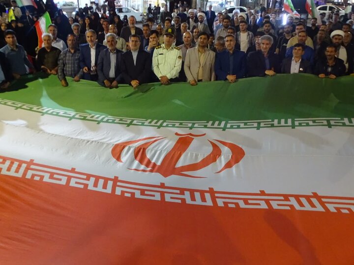 تصاویر/  همزمان با دهه امامت؛ میدان اصلی شهرستان چهاربرج صحنه فریادهای مرگ بر آمریکا و تجدید بیعت با رهبری