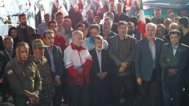 تصاویر/ مردم شهرستان خوی در دهه ولایت نیز از پای ننشستند؛ شب ۹۴ با شعار ضدآمریکایی و مطالبه خون رهبری