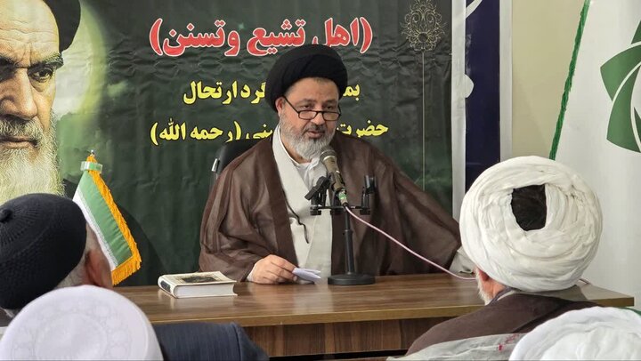 تصاویر/ نشست روحانیون اهل تشیع و تسنن شهرستان ماکو به مناسبت سالگرد ارتحال امام خمینی (ره)