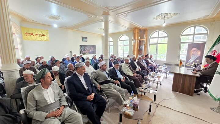 تصاویر/ نشست روحانیون اهل تشیع و تسنن شهرستان ماکو به مناسبت سالگرد ارتحال امام خمینی (ره)