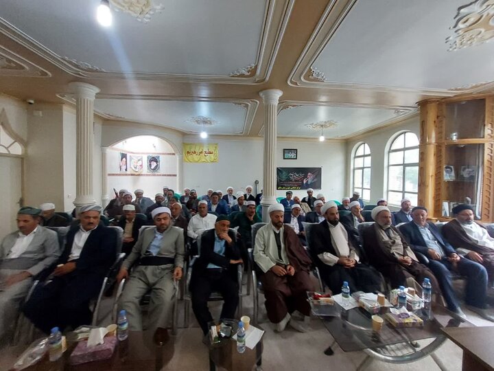 تصاویر/ نشست روحانیون اهل تشیع و تسنن شهرستان ماکو به مناسبت سالگرد ارتحال امام خمینی (ره)