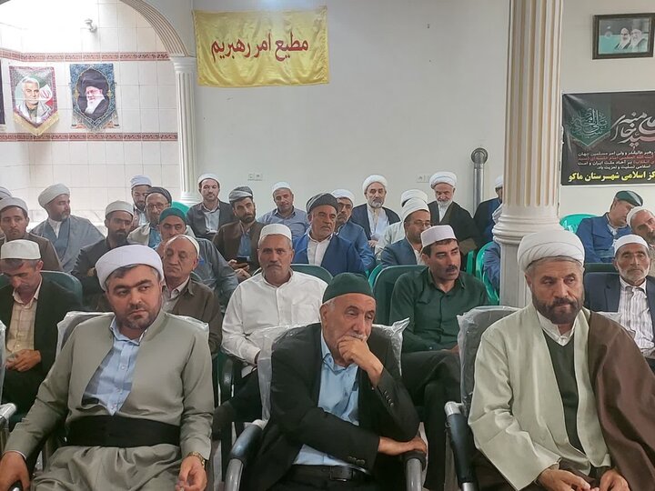 تصاویر/ نشست روحانیون اهل تشیع و تسنن شهرستان ماکو به مناسبت سالگرد ارتحال امام خمینی (ره)