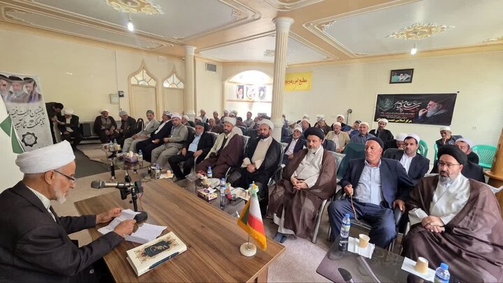 تصاویر/ نشست روحانیون اهل تشیع و تسنن شهرستان ماکو به مناسبت سالگرد ارتحال امام خمینی (ره)