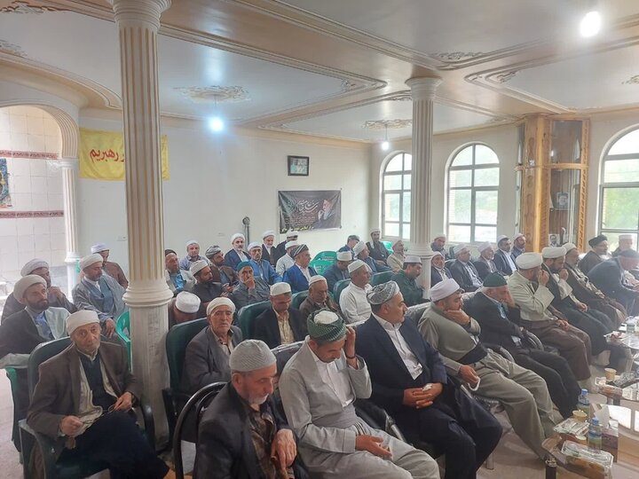 تصاویر/ نشست روحانیون اهل تشیع و تسنن شهرستان ماکو به مناسبت سالگرد ارتحال امام خمینی (ره)