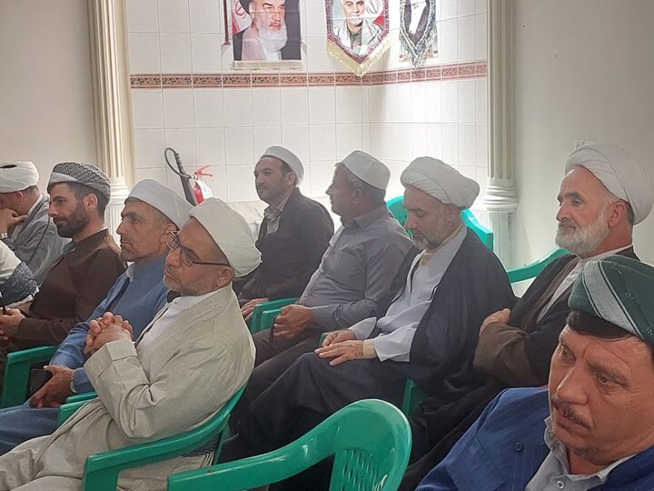 تصاویر/ نشست روحانیون اهل تشیع و تسنن شهرستان ماکو به مناسبت سالگرد ارتحال امام خمینی (ره)