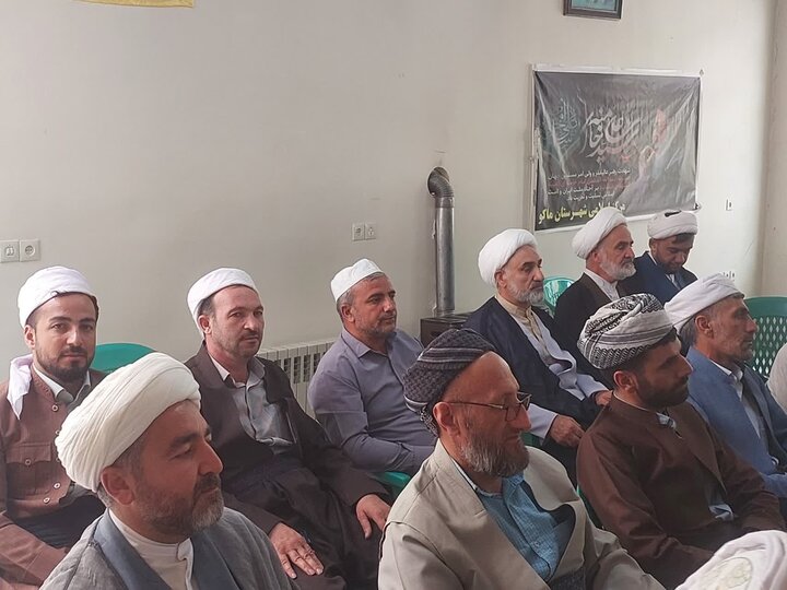 تصاویر/ نشست روحانیون اهل تشیع و تسنن شهرستان ماکو به مناسبت سالگرد ارتحال امام خمینی (ره)