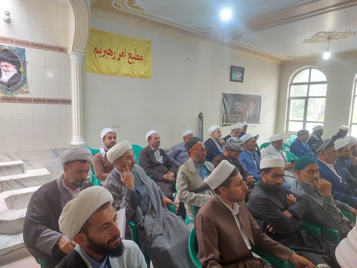 تصاویر/ نشست روحانیون اهل تشیع و تسنن شهرستان ماکو به مناسبت سالگرد ارتحال امام خمینی (ره)
