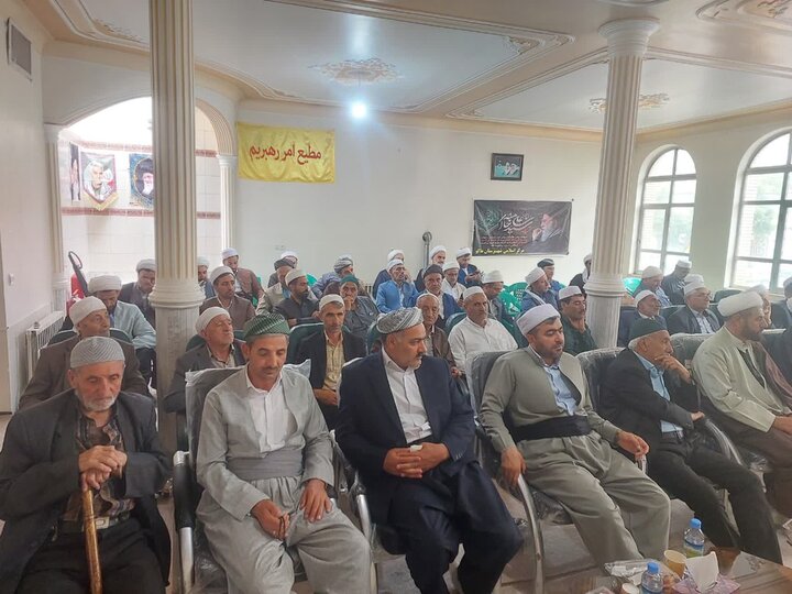 تصاویر/ نشست روحانیون اهل تشیع و تسنن شهرستان ماکو به مناسبت سالگرد ارتحال امام خمینی (ره)