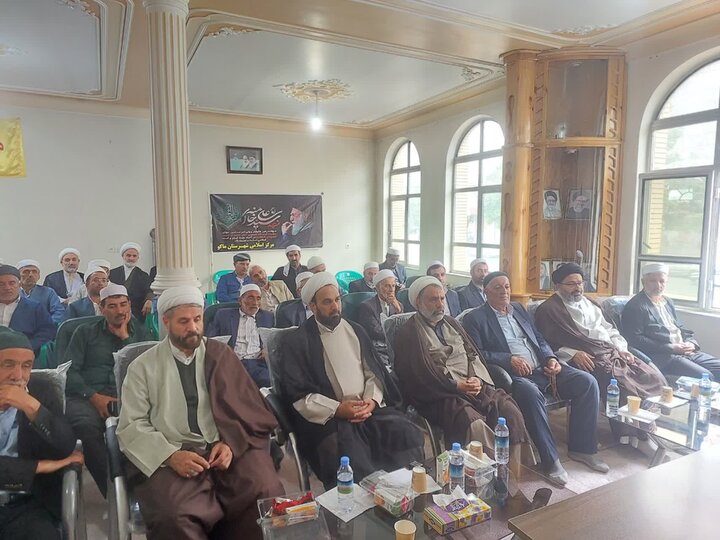 تصاویر/ نشست روحانیون اهل تشیع و تسنن شهرستان ماکو به مناسبت سالگرد ارتحال امام خمینی (ره)