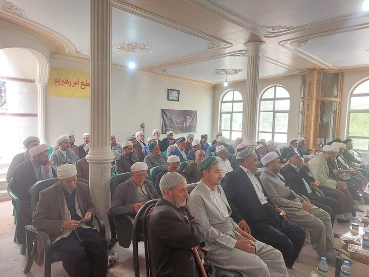 تصاویر/ نشست روحانیون اهل تشیع و تسنن شهرستان ماکو به مناسبت سالگرد ارتحال امام خمینی (ره)