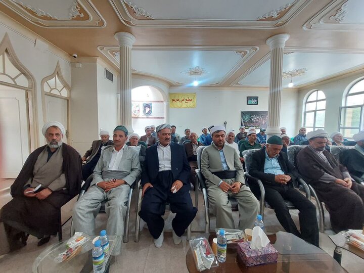 تصاویر/ نشست روحانیون اهل تشیع و تسنن شهرستان ماکو به مناسبت سالگرد ارتحال امام خمینی (ره)