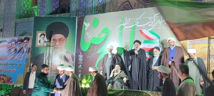 مراسم تلبس جمعی از طلاب مدرسه علمیه شهرستان شوشتر