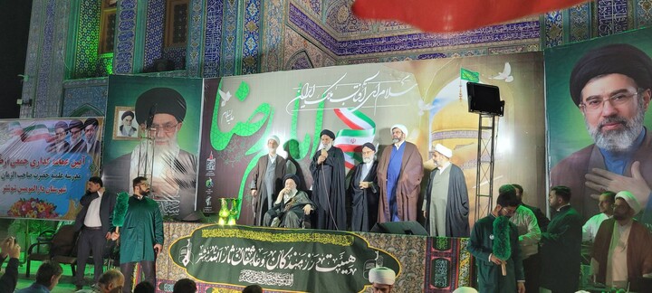 مراسم تلبس جمعی از طلاب مدرسه علمیه شهرستان شوشتر