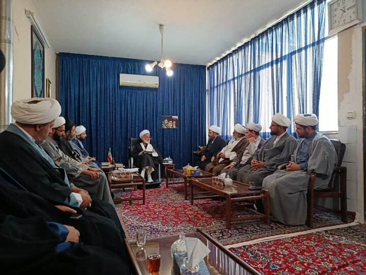 تصاویر/حضور نماینده ولی فقیه در استان مرکزی در نشست با مسئول امور مساجد استان