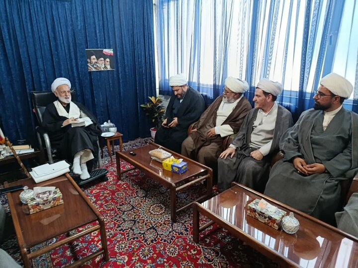 تصاویر/حضور نماینده ولی فقیه در استان مرکزی در نشست با مسئول امور مساجد استان
