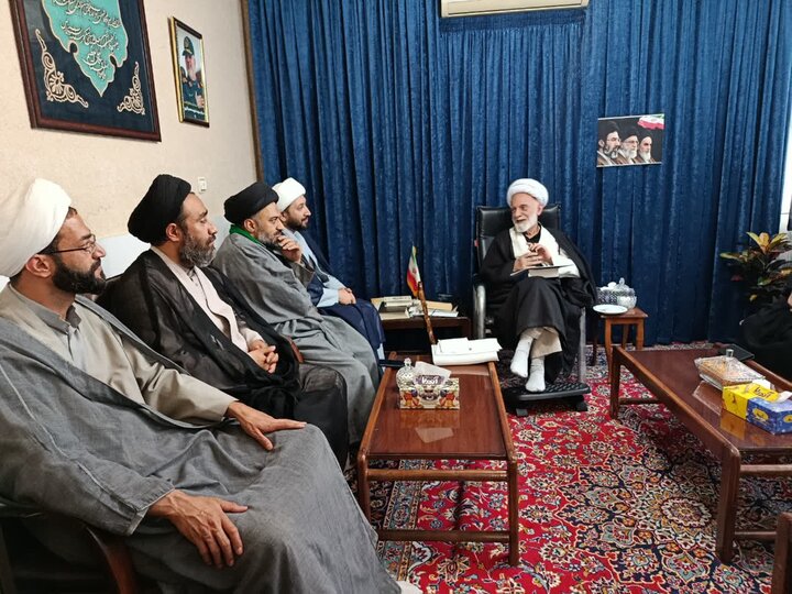 تصاویر/حضور نماینده ولی فقیه در استان مرکزی در نشست با مسئول امور مساجد استان