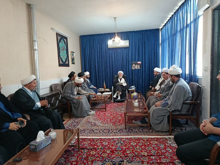 تصاویر/حضور نماینده ولی فقیه در استان مرکزی در نشست با مسئول امور مساجد استان