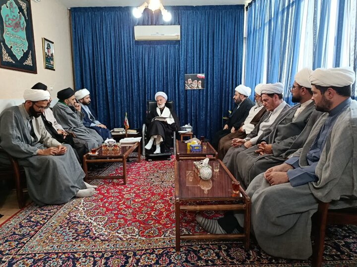 تصاویر/حضور نماینده ولی فقیه در استان مرکزی در نشست با مسئول امور مساجد استان