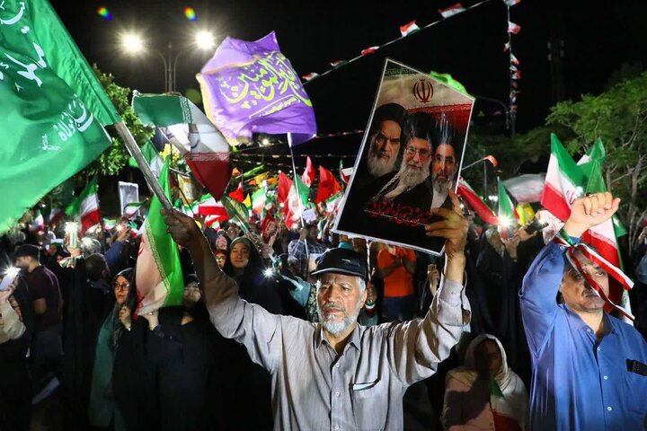 تصاویر/ اجتماع مردمی «شب‌های اقتدار» در آستانه عید با سعادت غدیر خم در سمنان